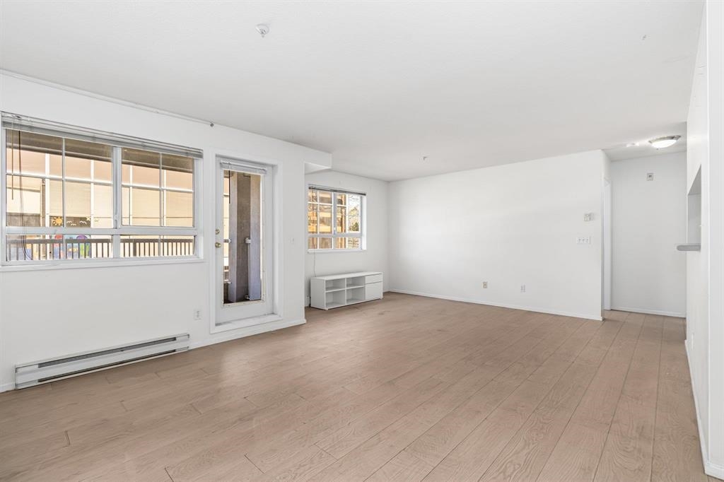 Primary Bathroom Photo of 101 723 Twelfth Street, New Westminster, BC