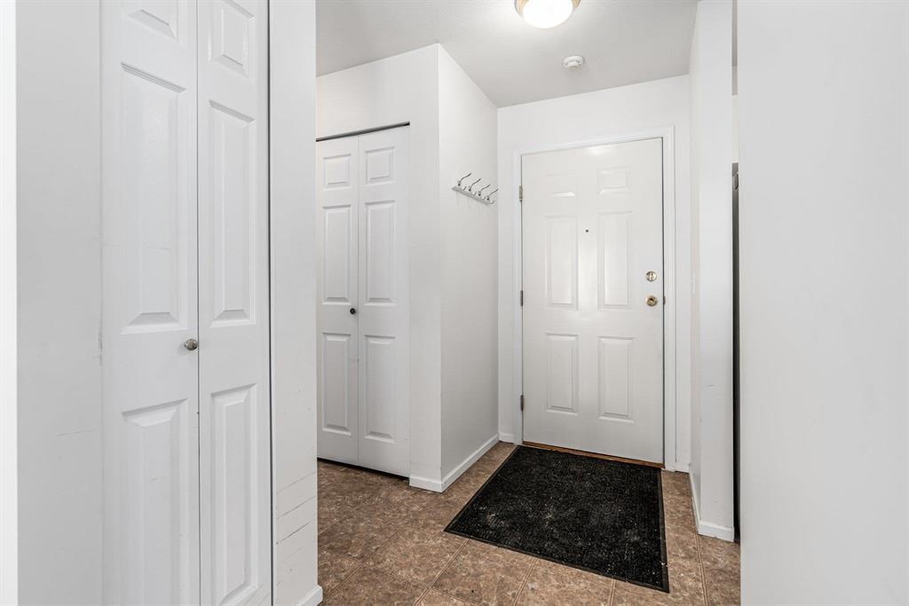 Primary Bedroom Photo of 101 723 Twelfth Street, New Westminster, BC