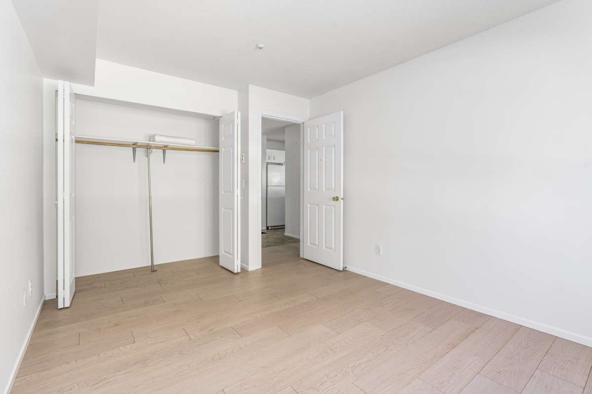 Walk-In Closet Photo of 101 723 Twelfth Street, New Westminster, BC
