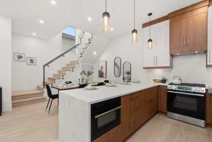 Kitchen Island Photo of 1 1822 E 14th Avenue, Vancouver, BC
