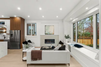 Living Room Photo of 1 1822 E 14th Avenue, Vancouver, BC