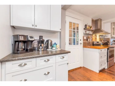 Breakfast Nook Photo of 32945 3 Avenue, Mission, BC