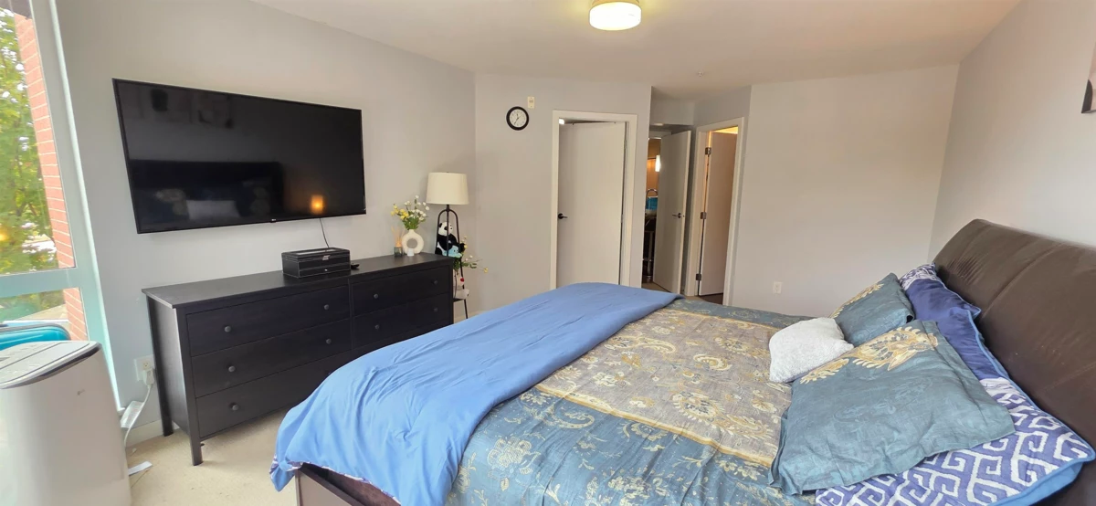 Walk-In Closet Photo of 212 7511 120 Street, Delta, BC