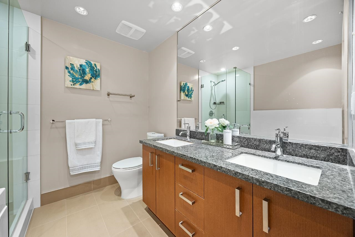 Hallway Photo of 1709 3008 Glen Drive, Coquitlam, BC