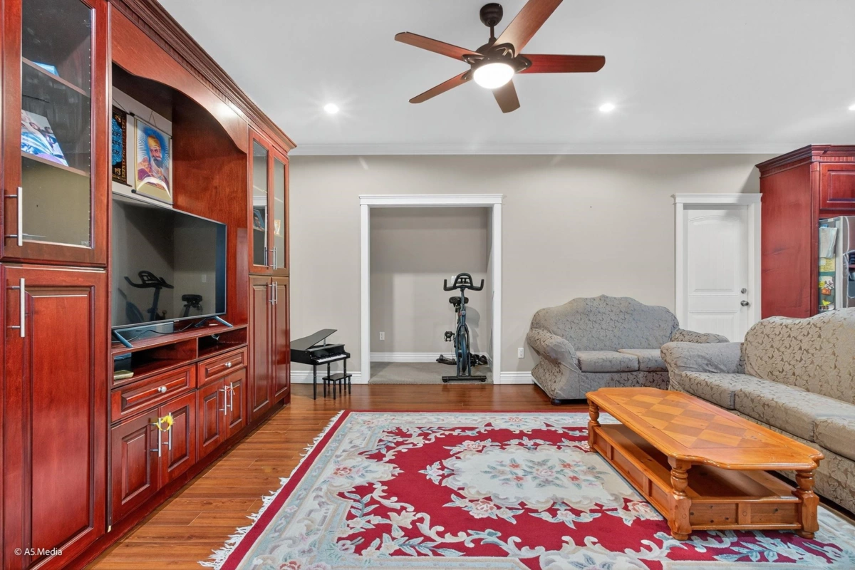 Breakfast Nook Photo of 13048 72 Avenue, Surrey, BC