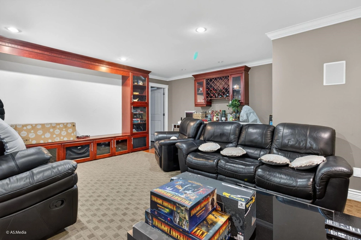 Entry Foyer Photo of 13048 72 Avenue, Surrey, BC