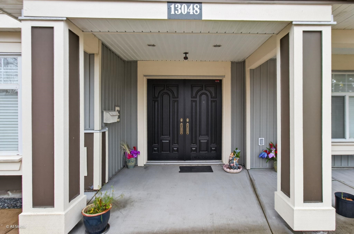 Family Room Photo of 13048 72 Avenue, Surrey, BC