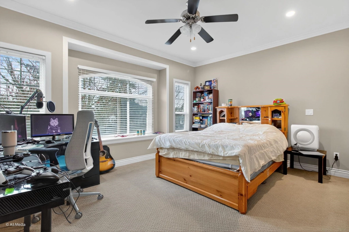Guest Bathroom Photo of 13048 72 Avenue, Surrey, BC