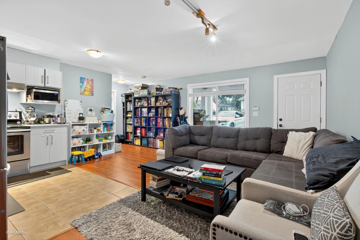 Hallway Photo of 13048 72 Avenue, Surrey, BC