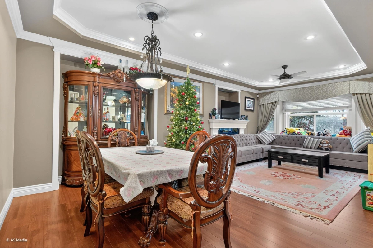 Kitchen Island Photo of 13048 72 Avenue, Surrey, BC
