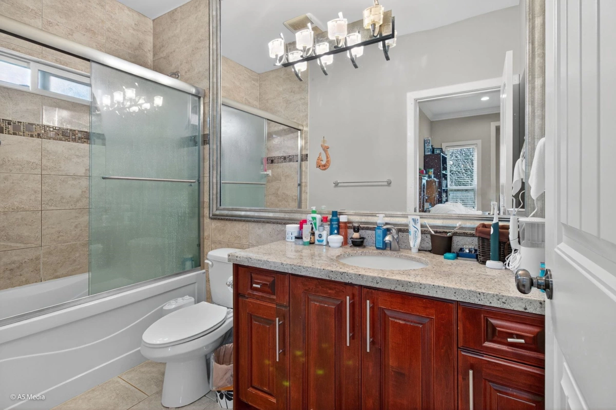 Powder Room Photo of 13048 72 Avenue, Surrey, BC