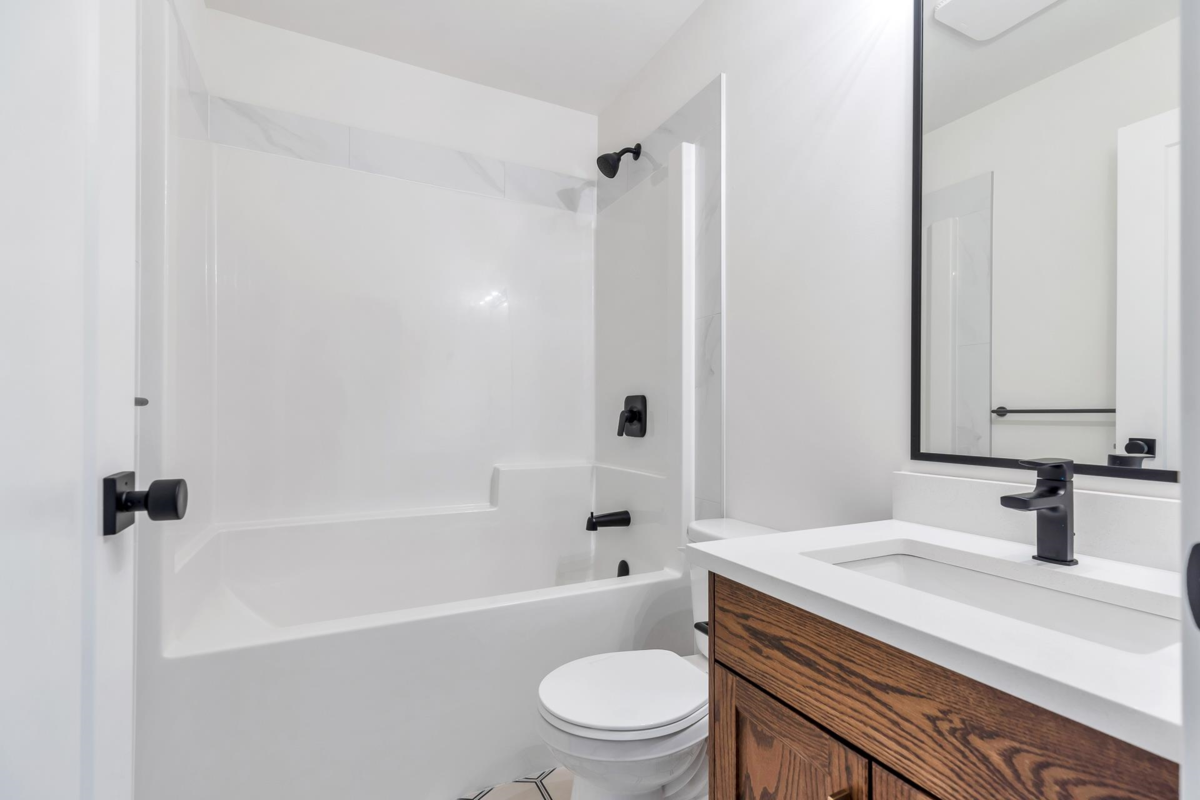 Kitchen Island Photo of 26 43998 Chilliwack Mountain Road, Chilliwack, BC