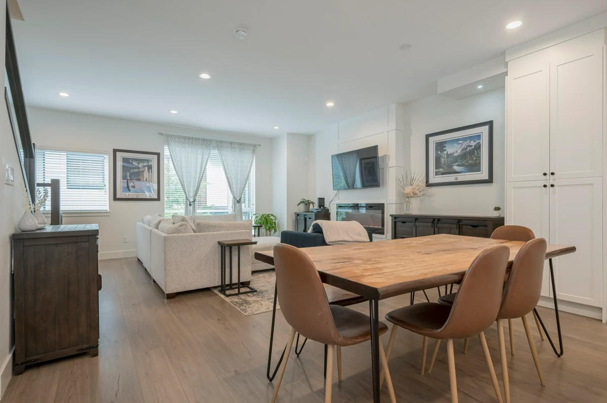 Dining Area Photo of 40 15688 28 Avenue, Surrey, BC