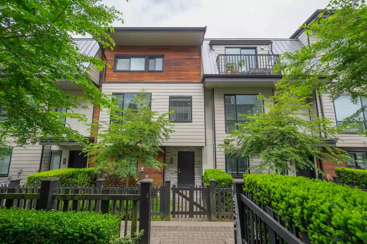 Exterior Front Photo of 40 15688 28 Avenue, Surrey, BC