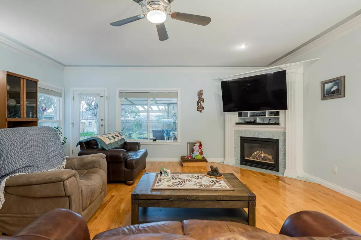 Breakfast Nook Photo of 32993 Hawthorne Avenue, Mission, BC