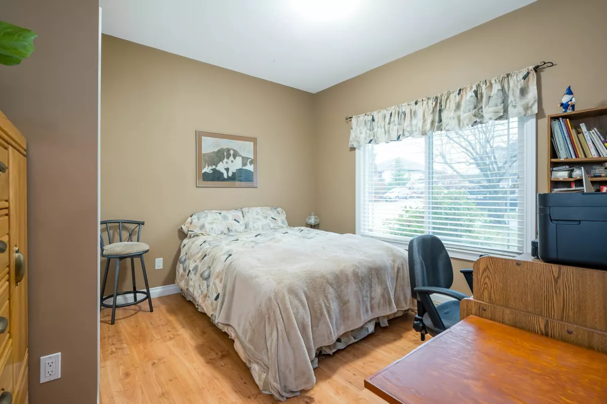 Entry Foyer Photo of 32993 Hawthorne Avenue, Mission, BC