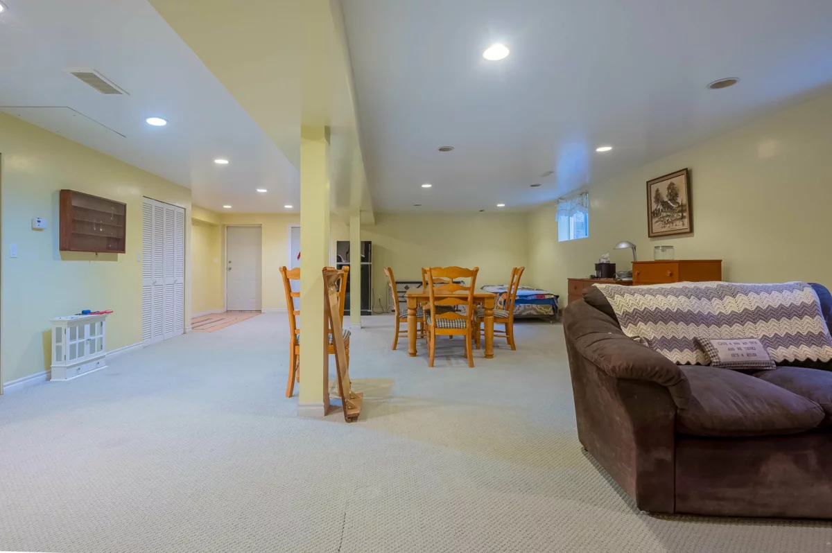 Front Yard Photo of 32993 Hawthorne Avenue, Mission, BC