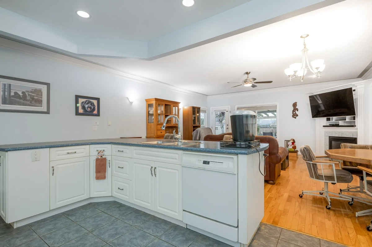 Guest Bathroom Photo of 32993 Hawthorne Avenue, Mission, BC