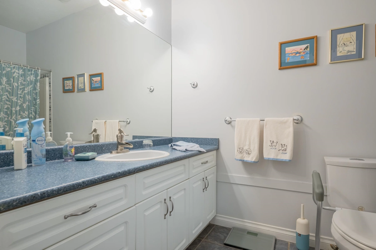 Hallway Photo of 32993 Hawthorne Avenue, Mission, BC