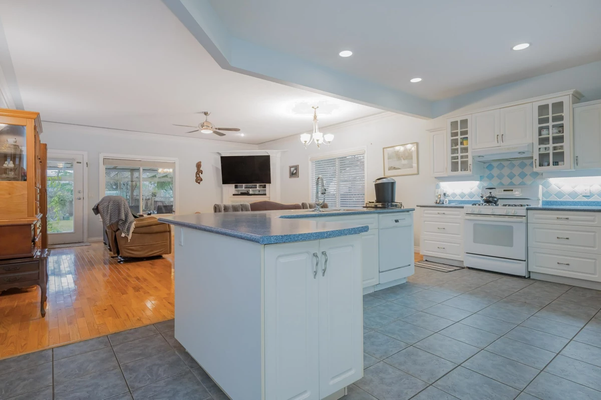 Kitchen Photo of 32993 Hawthorne Avenue, Mission, BC