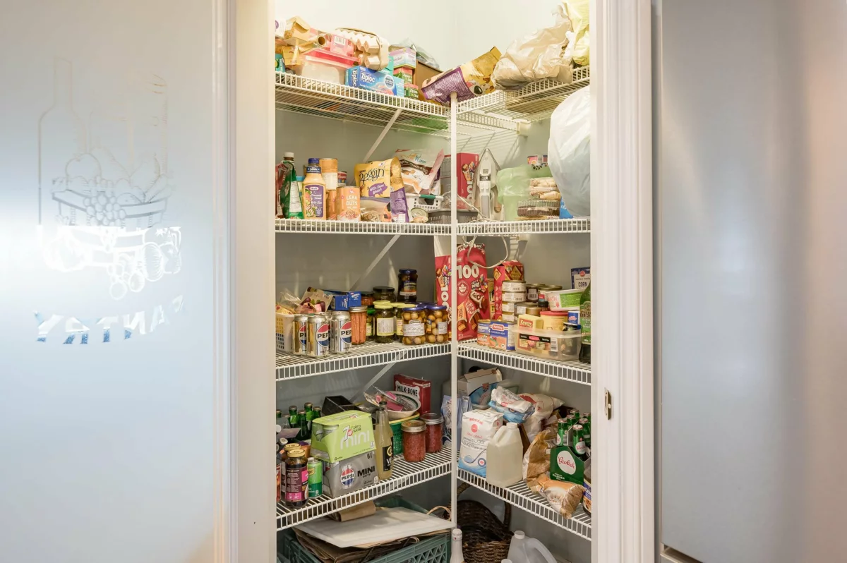 Powder Room Photo of 32993 Hawthorne Avenue, Mission, BC