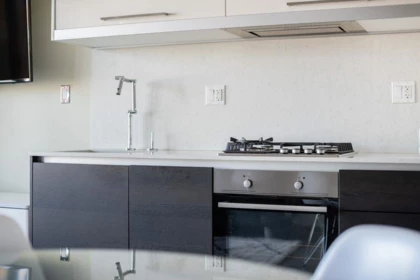 Kitchen Photo of 910 189 Keefer Street, Vancouver, BC