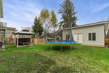 Garden / Landscaping Photo of 26842 27 Avenue, Langley, BC
