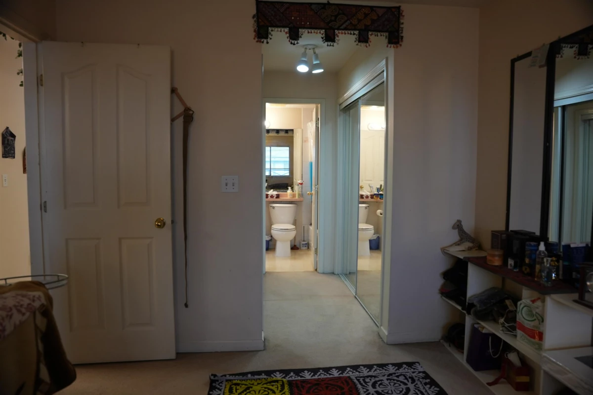 Walk-In Closet Photo of 418 6475 E Chester Street Street, Vancouver, BC