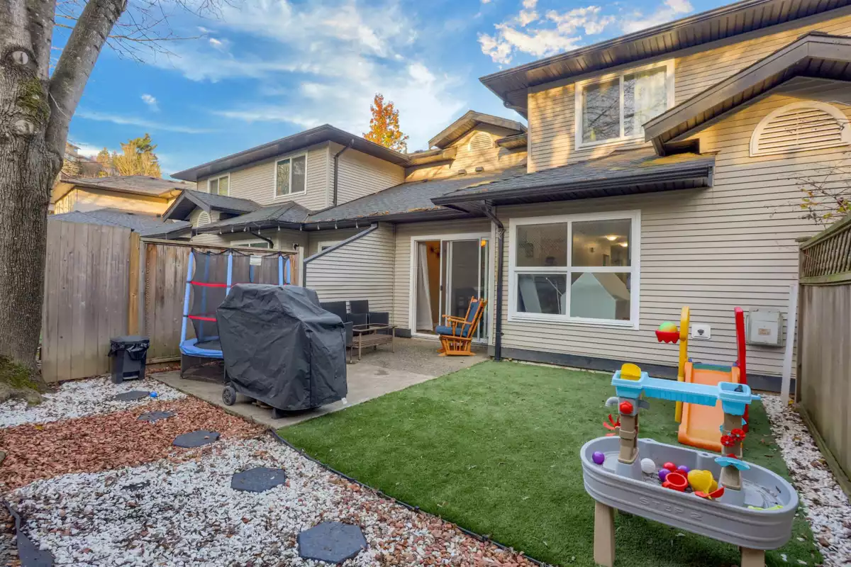 Entry Foyer Photo of 6 36060 Old Yale Road, Abbotsford, BC