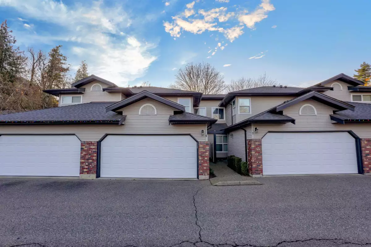 Hallway Photo of 6 36060 Old Yale Road, Abbotsford, BC