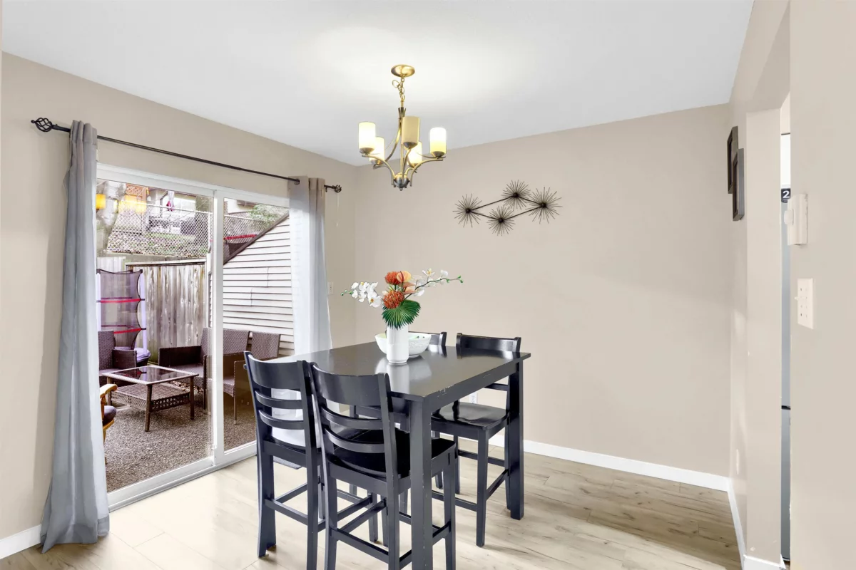 Kitchen Island Photo of 6 36060 Old Yale Road, Abbotsford, BC