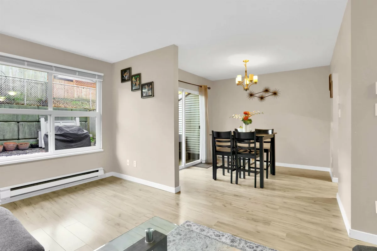 Kitchen Photo of 6 36060 Old Yale Road, Abbotsford, BC