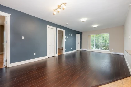 Kitchen Photo of 311 12088 75a Avenue, Surrey, BC