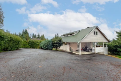 Hot Tub / Spa Photo of 12873 Dogwood Drive, Madeira Park, BC