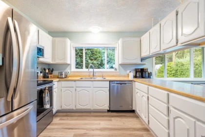 Kitchen Island Photo of 12873 Dogwood Drive, Madeira Park, BC