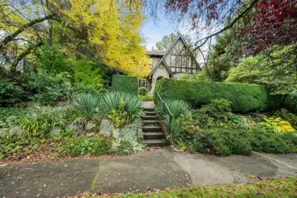 Front Yard Photo of 6050 Athlone Street, Vancouver, BC