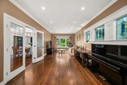 Kitchen Island Photo of 6050 Athlone Street, Vancouver, BC