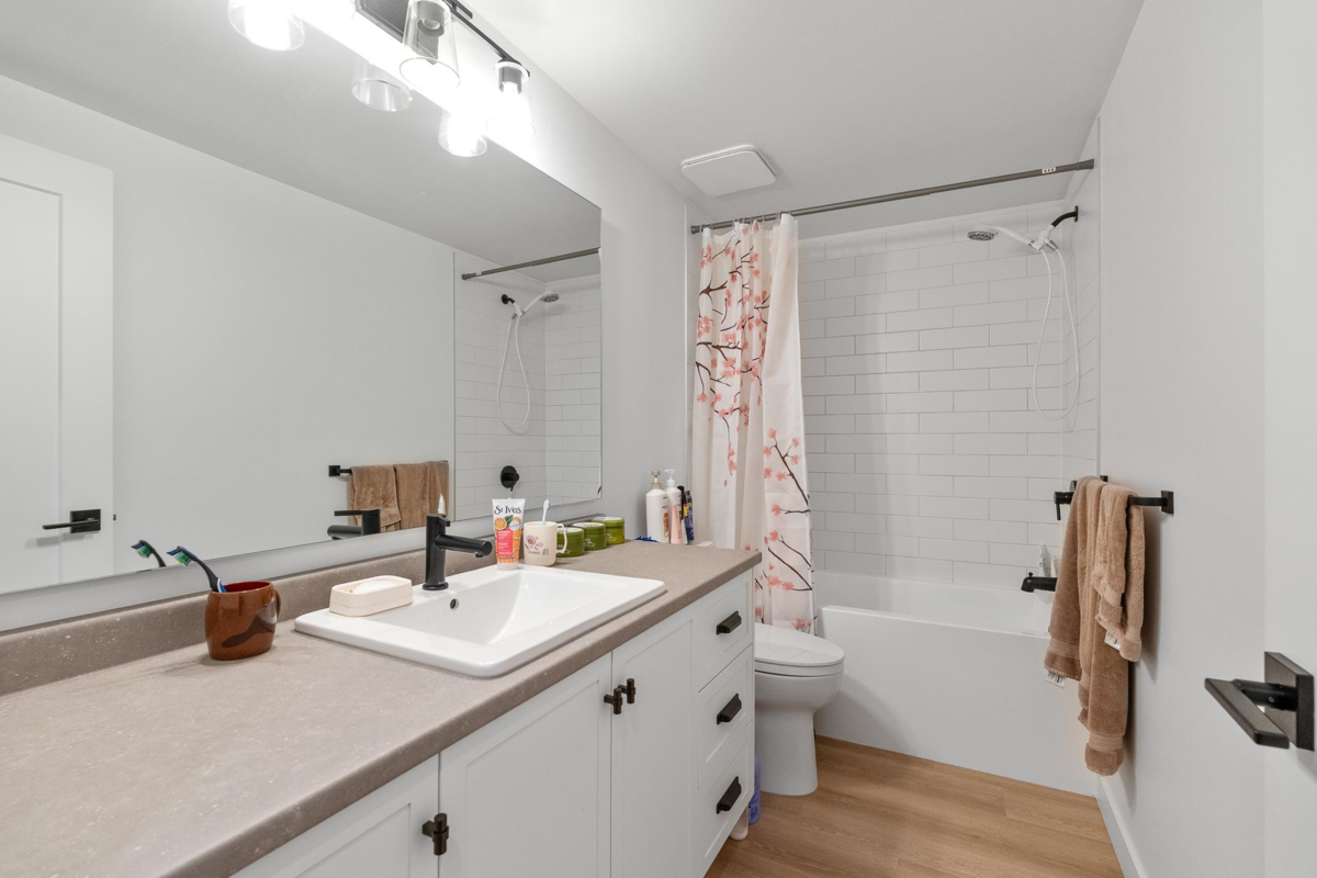 Front Yard Photo of 19647 75 Avenue, Langley, BC