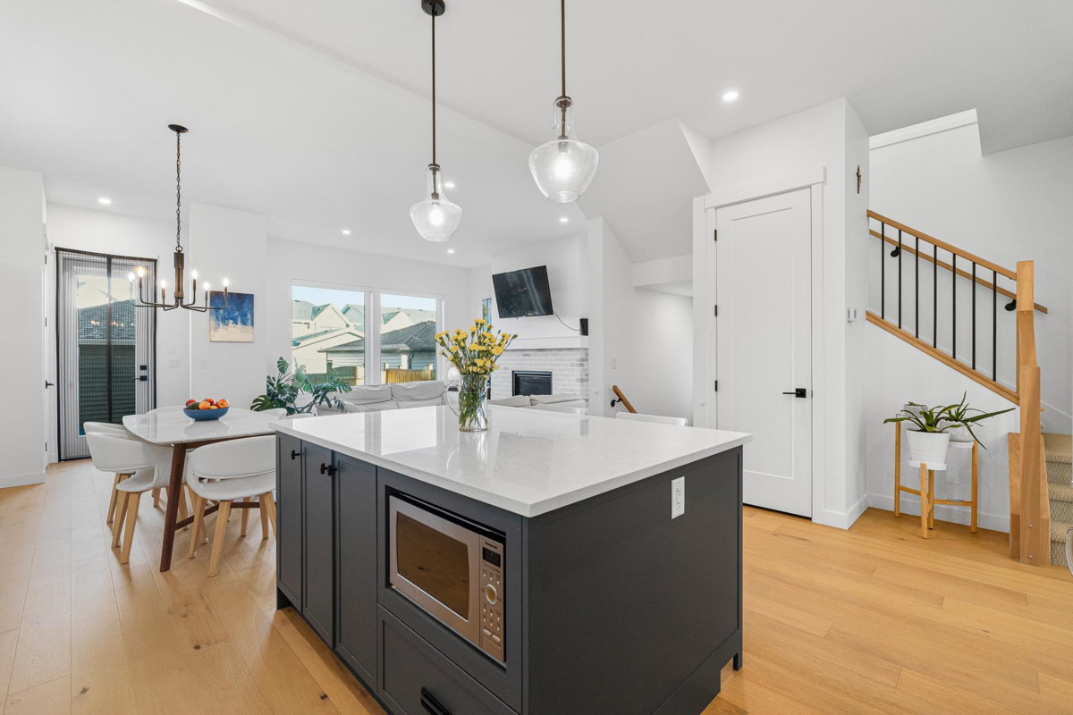 Kitchen Island Photo of 19647 75 Avenue, Langley, BC