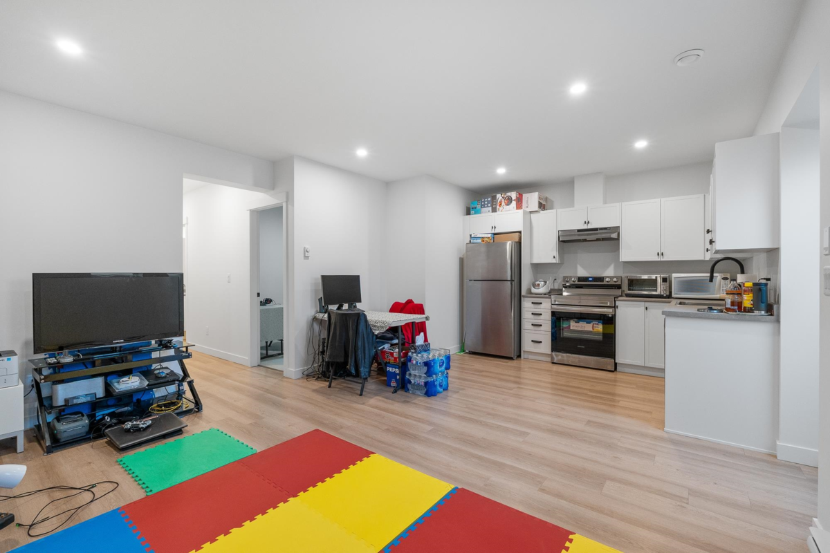 Outdoor Deck Photo of 19647 75 Avenue, Langley, BC