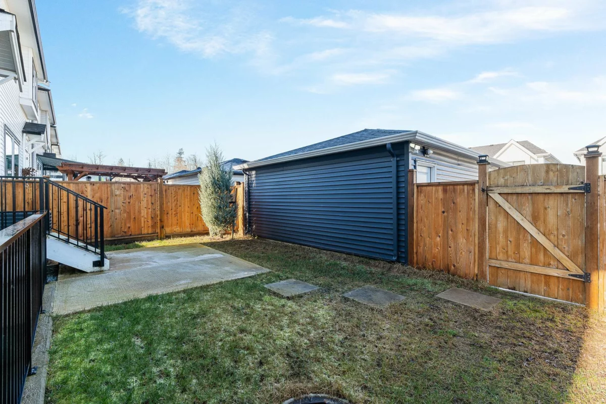 Swimming Pool Photo of 19647 75 Avenue, Langley, BC