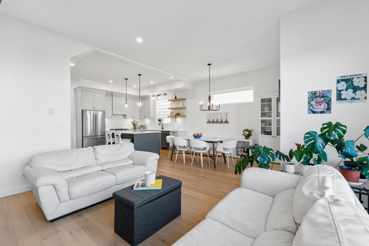 Walk-In Closet Photo of 19647 75 Avenue, Langley, BC