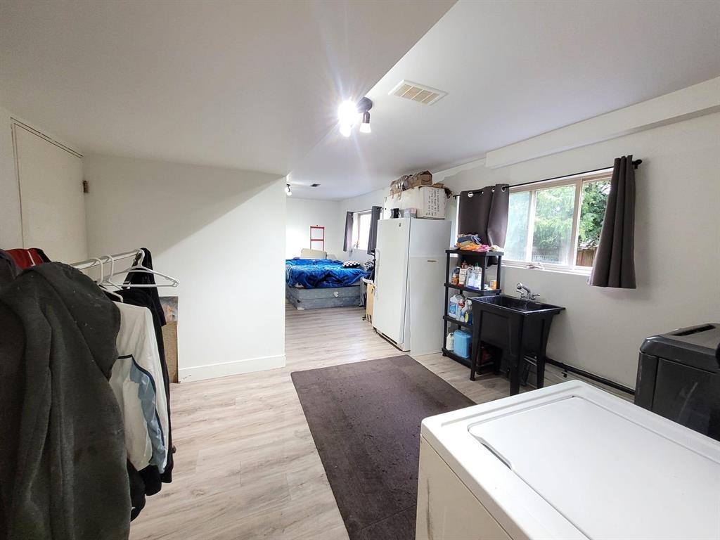 Entry Foyer Photo of 4984 10a Avenue, Delta, BC