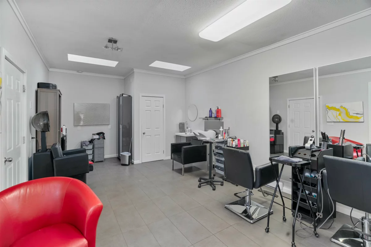 Hot Tub / Spa Photo of 32345 Clinton Avenue, Abbotsford, BC