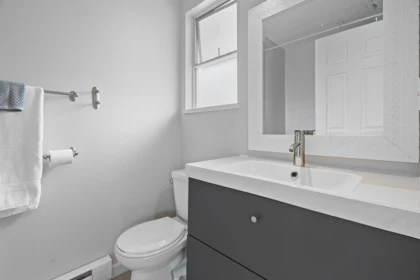 Powder Room Photo of 32345 Clinton Avenue, Abbotsford, BC