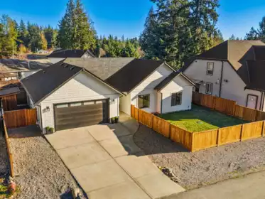 510 Jordan Way, Gibsons, BC, Gibsons — Single Family Residence for sale