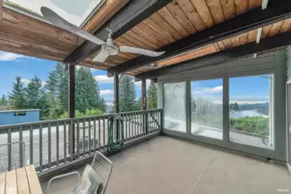 Breakfast Nook Photo of 3729 St. Georges Avenue, North Vancouver, BC