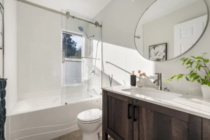 Guest Bathroom Photo of 10080 Rosedene Crescent, Richmond, BC
