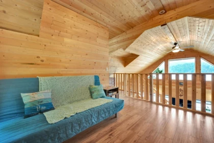 Entry Foyer Photo of 20960 Cascade Bay, Harrison Hot Springs, BC