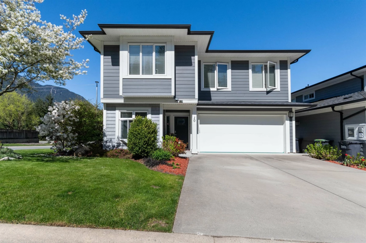 Exterior Front Photo of 10 63650 Flood Hope Road, Hope, BC